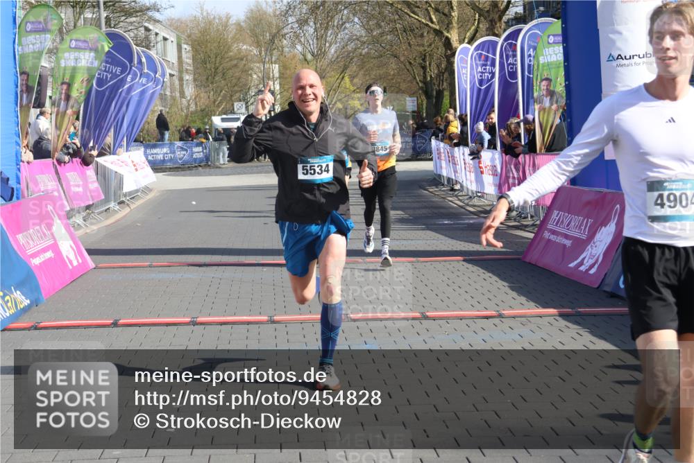 12.04.2026 - 45. Internationalen Wilhelmsburger Insellauf Strokosch-Dieckow http://msf.ph/oto/9454828 12.04.2026 10:30:34 Ziel 4904, 5534, 3845, 5052, 4275 meine-sportfotos.de