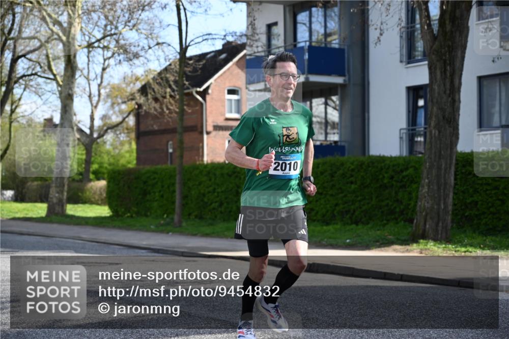 12.04.2026 - 45. Internationalen Wilhelmsburger Insellauf J. Mangold http://msf.ph/oto/9454832 12.04.2026 10:22:07 Ziel 3771, 2010, 3053, 4694, 5507, 5561, 3963, 5271 meine-sportfotos.de