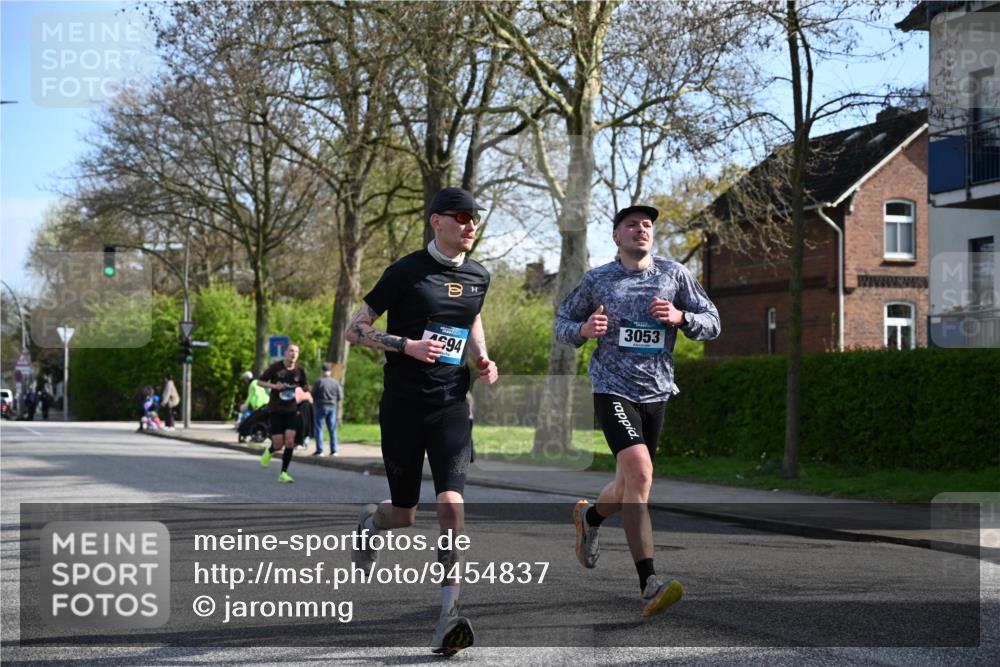 12.04.2026 - 45. Internationalen Wilhelmsburger Insellauf J. Mangold http://msf.ph/oto/9454837 12.04.2026 10:22:20 Ziel 3053, 4694, 5507, 5561, 3963, 3963, 5271, 4384, 4291, 2383 meine-sportfotos.de