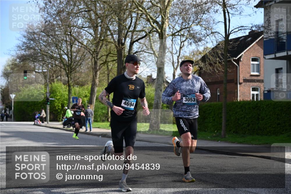 12.04.2026 - 45. Internationalen Wilhelmsburger Insellauf J. Mangold http://msf.ph/oto/9454839 12.04.2026 10:22:20 Ziel 3053, 4694, 5507, 5561, 3963, 3963, 5271, 4384, 4291, 2383 meine-sportfotos.de