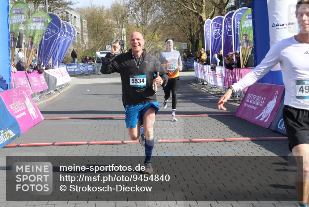 12.04.2026 - 45. Internationalen Wilhelmsburger Insellauf Strokosch-Dieckow http://msf.ph/oto/9454840 12.04.2026 10:30:34 Ziel 4904, 5534, 3845, 5052, 4275 meine-sportfotos.de
