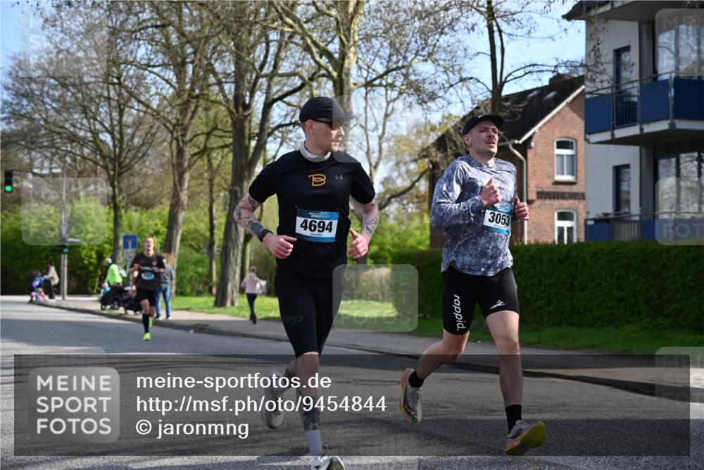 12.04.2026 - 45. Internationalen Wilhelmsburger Insellauf J. Mangold http://msf.ph/oto/9454844 12.04.2026 10:22:21 Ziel 3053, 4694, 5507, 5561, 3963, 5271, 4384, 4291, 2383 meine-sportfotos.de