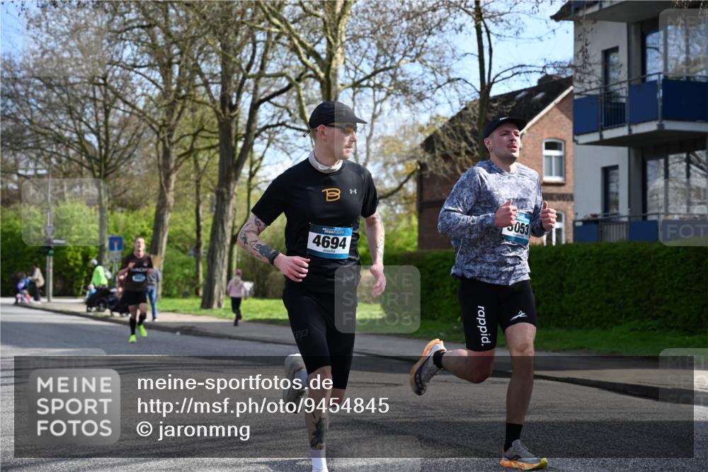 12.04.2026 - 45. Internationalen Wilhelmsburger Insellauf J. Mangold http://msf.ph/oto/9454845 12.04.2026 10:22:21 Ziel 3053, 4694, 5507, 5561, 3963, 5271, 4384, 4291, 2383 meine-sportfotos.de