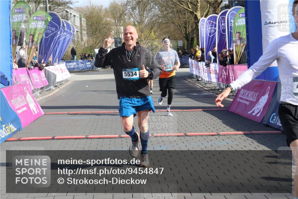 12.04.2026 - 45. Internationalen Wilhelmsburger Insellauf Strokosch-Dieckow http://msf.ph/oto/9454847 12.04.2026 10:30:34 Ziel 4904, 5534, 3845, 5052, 4275 meine-sportfotos.de