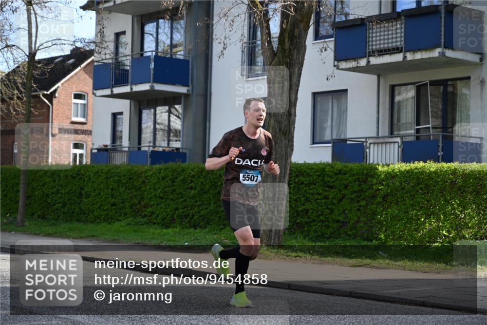 12.04.2026 - 45. Internationalen Wilhelmsburger Insellauf J. Mangold http://msf.ph/oto/9454858 12.04.2026 10:22:26 Ziel 3053, 4694, 5507, 5561, 3963, 5271, 5271, 4384, 4291, 2383 meine-sportfotos.de