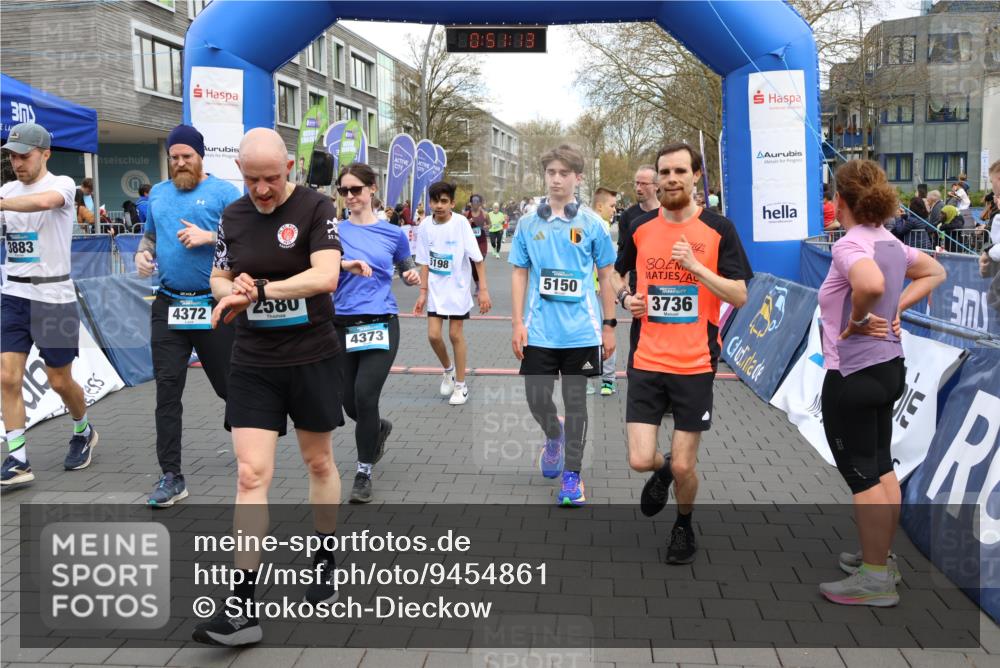 12.04.2026 - 45. Internationalen Wilhelmsburger Insellauf Strokosch-Dieckow http://msf.ph/oto/9454861 12.04.2026 13:04:13 Ziel 5668, 5198, 4372, 3737, 3736, 4373, 3883, 5662, 5252, 4032 meine-sportfotos.de