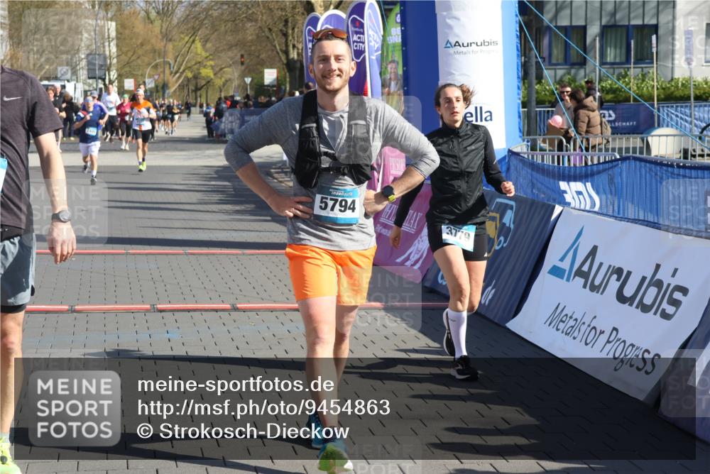 12.04.2026 - 45. Internationalen Wilhelmsburger Insellauf Strokosch-Dieckow http://msf.ph/oto/9454863 12.04.2026 10:43:22 Ziel 5751, 5794, 3779, 5840 meine-sportfotos.de