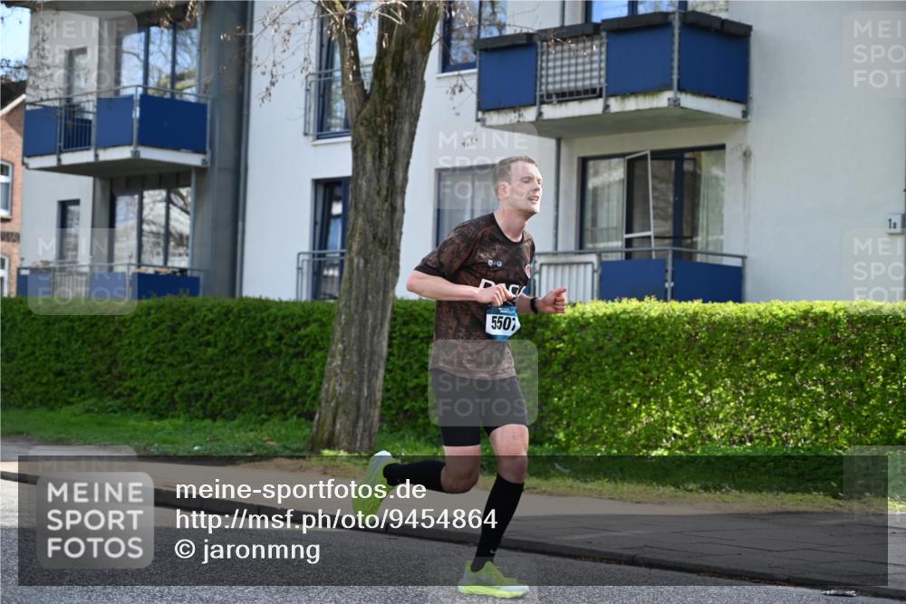 12.04.2026 - 45. Internationalen Wilhelmsburger Insellauf J. Mangold http://msf.ph/oto/9454864 12.04.2026 10:22:26 Ziel 3053, 4694, 5507, 5561, 3963, 5271, 5271, 4384, 4291, 2383 meine-sportfotos.de