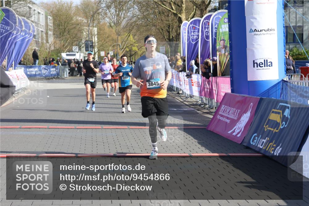 12.04.2026 - 45. Internationalen Wilhelmsburger Insellauf Strokosch-Dieckow http://msf.ph/oto/9454866 12.04.2026 10:30:35 Ziel 5534, 3845, 5052, 4275 meine-sportfotos.de