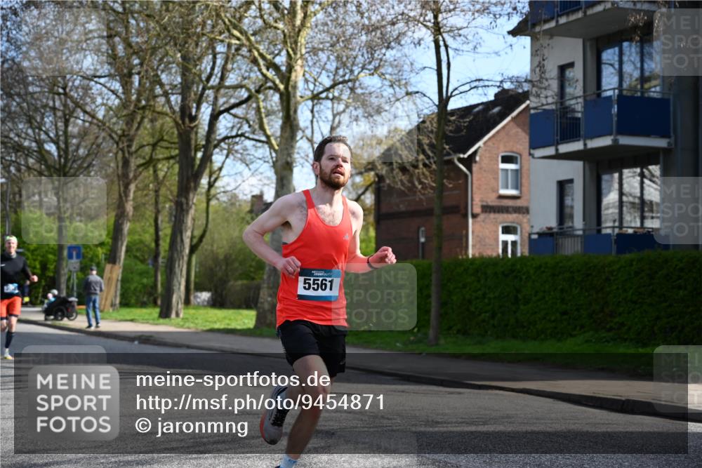12.04.2026 - 45. Internationalen Wilhelmsburger Insellauf J. Mangold http://msf.ph/oto/9454871 12.04.2026 10:22:35 Ziel 5507, 5561, 3963, 5271, 4384, 4291, 2383 meine-sportfotos.de