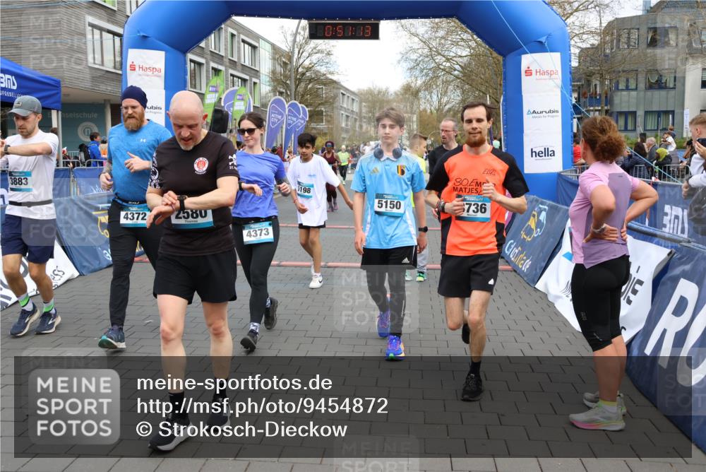 12.04.2026 - 45. Internationalen Wilhelmsburger Insellauf Strokosch-Dieckow http://msf.ph/oto/9454872 12.04.2026 13:04:12 Ziel 5448, 5150, 5668, 5198, 4372, 3737, 3736, 4373, 3883, 5662, 5252, 4032 meine-sportfotos.de