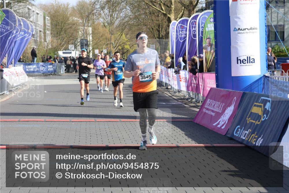 12.04.2026 - 45. Internationalen Wilhelmsburger Insellauf Strokosch-Dieckow http://msf.ph/oto/9454875 12.04.2026 10:30:35 Ziel 5534, 3845, 5052, 4275 meine-sportfotos.de