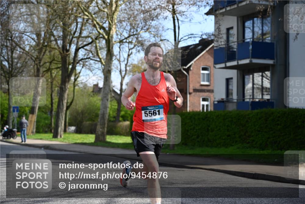 12.04.2026 - 45. Internationalen Wilhelmsburger Insellauf J. Mangold http://msf.ph/oto/9454876 12.04.2026 10:22:35 Ziel 5507, 5561, 3963, 5271, 4384, 4291, 2383 meine-sportfotos.de