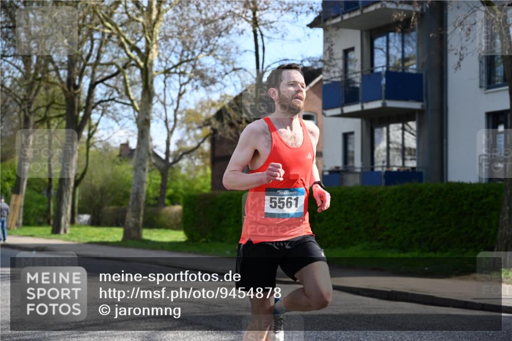 12.04.2026 - 45. Internationalen Wilhelmsburger Insellauf J. Mangold http://msf.ph/oto/9454878 12.04.2026 10:22:35 Ziel 5507, 5561, 3963, 5271, 4384, 4291, 2383 meine-sportfotos.de