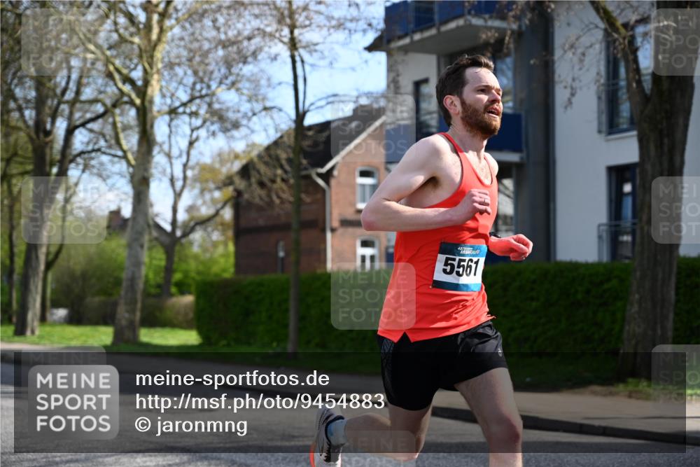 12.04.2026 - 45. Internationalen Wilhelmsburger Insellauf J. Mangold http://msf.ph/oto/9454883 12.04.2026 10:22:35 Ziel 5507, 5561, 3963, 5271, 4384, 4291, 2383 meine-sportfotos.de