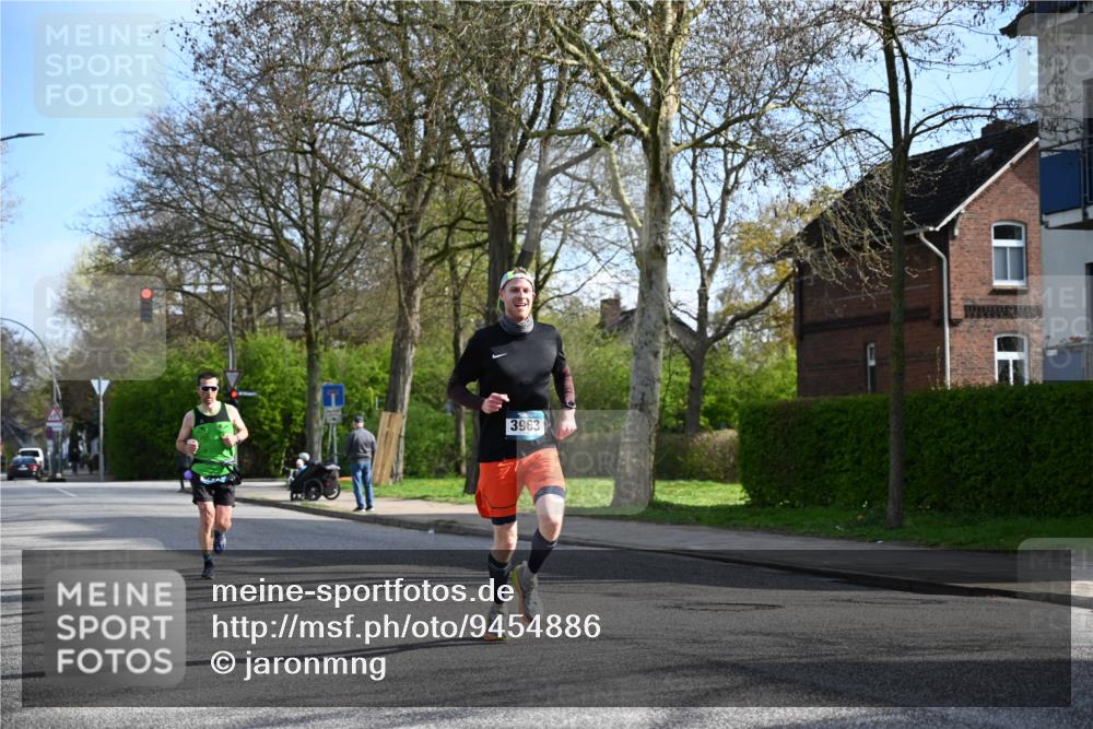 12.04.2026 - 45. Internationalen Wilhelmsburger Insellauf J. Mangold http://msf.ph/oto/9454886 12.04.2026 10:22:37 Ziel 5507, 5561, 3963, 5271, 4384, 4291, 4291, 2383, 3776 meine-sportfotos.de