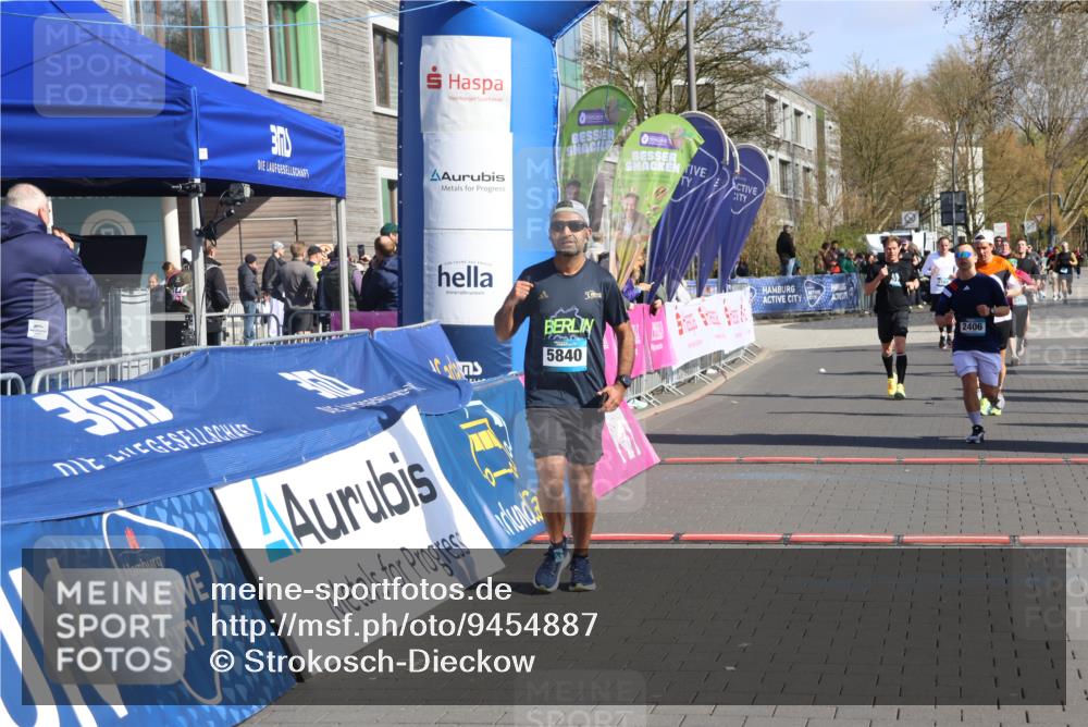 12.04.2026 - 45. Internationalen Wilhelmsburger Insellauf Strokosch-Dieckow http://msf.ph/oto/9454887 12.04.2026 10:43:26 Ziel 5840, 2406, 4377, 3086 meine-sportfotos.de
