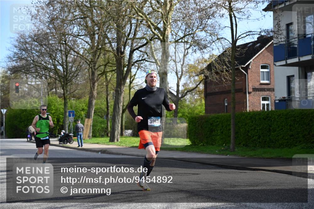 12.04.2026 - 45. Internationalen Wilhelmsburger Insellauf J. Mangold http://msf.ph/oto/9454892 12.04.2026 10:22:37 Ziel 5507, 5561, 3963, 5271, 4384, 4291, 4291, 2383, 3776 meine-sportfotos.de
