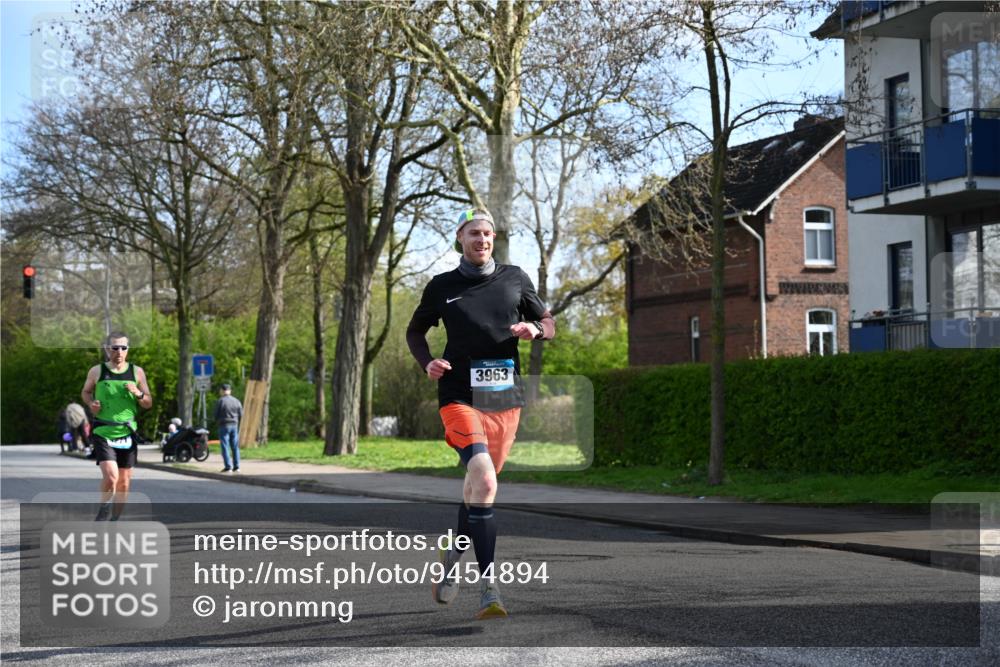 12.04.2026 - 45. Internationalen Wilhelmsburger Insellauf J. Mangold http://msf.ph/oto/9454894 12.04.2026 10:22:37 Ziel 5507, 5561, 3963, 5271, 4384, 4291, 4291, 2383, 3776 meine-sportfotos.de