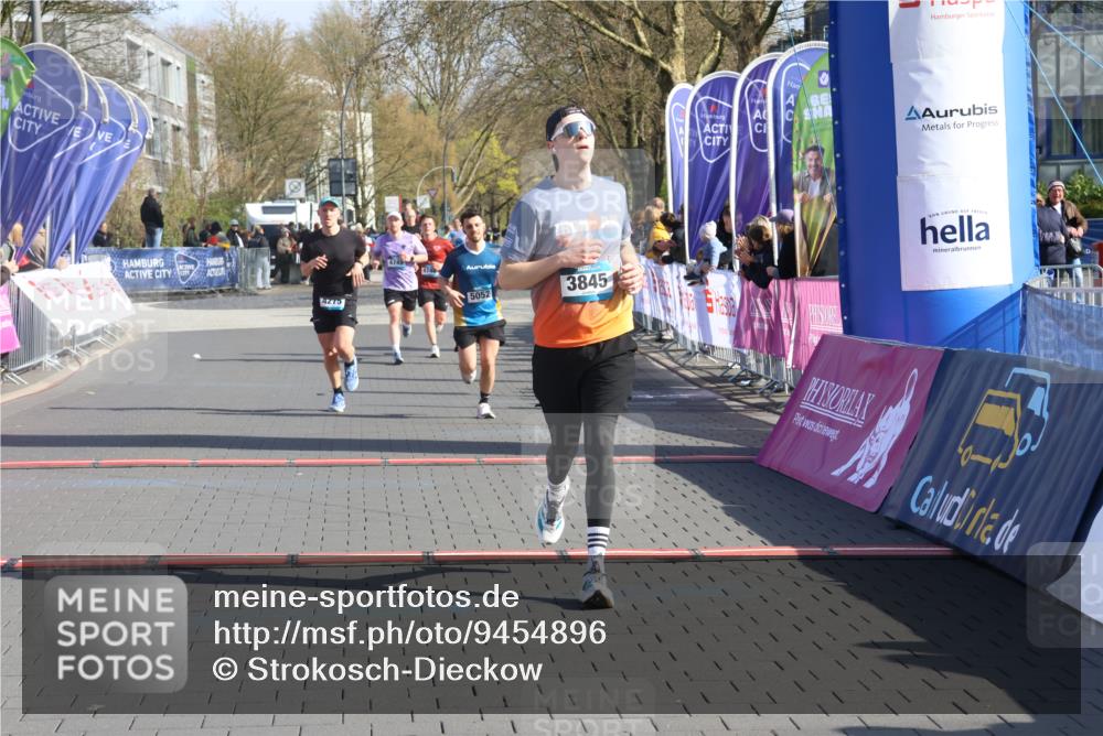 12.04.2026 - 45. Internationalen Wilhelmsburger Insellauf Strokosch-Dieckow http://msf.ph/oto/9454896 12.04.2026 10:30:35 Ziel 5534, 3845, 5052, 4275 meine-sportfotos.de