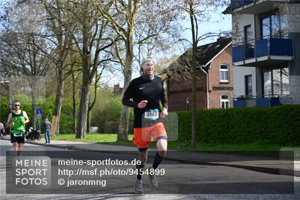 12.04.2026 - 45. Internationalen Wilhelmsburger Insellauf J. Mangold http://msf.ph/oto/9454899 12.04.2026 10:22:38 Ziel 5561, 3963, 5271, 4384, 4291, 2383, 3776 meine-sportfotos.de