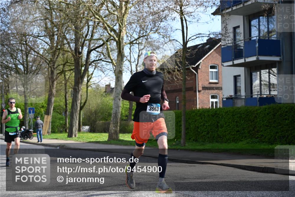 12.04.2026 - 45. Internationalen Wilhelmsburger Insellauf J. Mangold http://msf.ph/oto/9454900 12.04.2026 10:22:38 Ziel 5561, 3963, 5271, 4384, 4291, 2383, 3776 meine-sportfotos.de