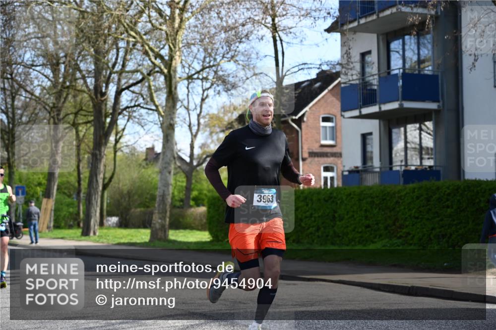 12.04.2026 - 45. Internationalen Wilhelmsburger Insellauf J. Mangold http://msf.ph/oto/9454904 12.04.2026 10:22:38 Ziel 5561, 3963, 5271, 4384, 4291, 2383, 3776 meine-sportfotos.de