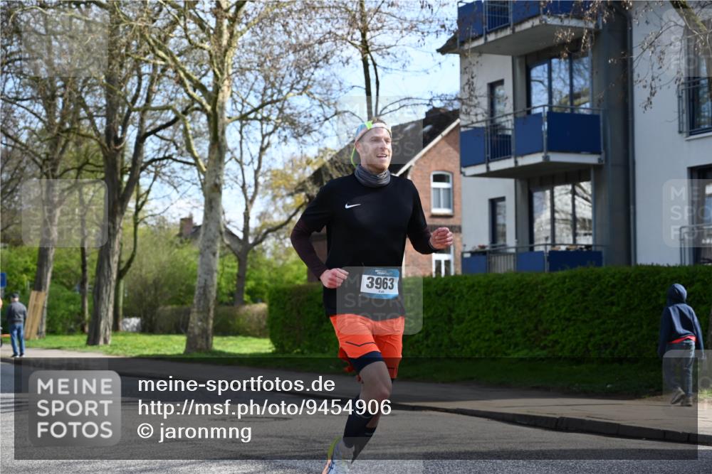 12.04.2026 - 45. Internationalen Wilhelmsburger Insellauf J. Mangold http://msf.ph/oto/9454906 12.04.2026 10:22:38 Ziel 5561, 3963, 5271, 4384, 4291, 2383, 3776 meine-sportfotos.de