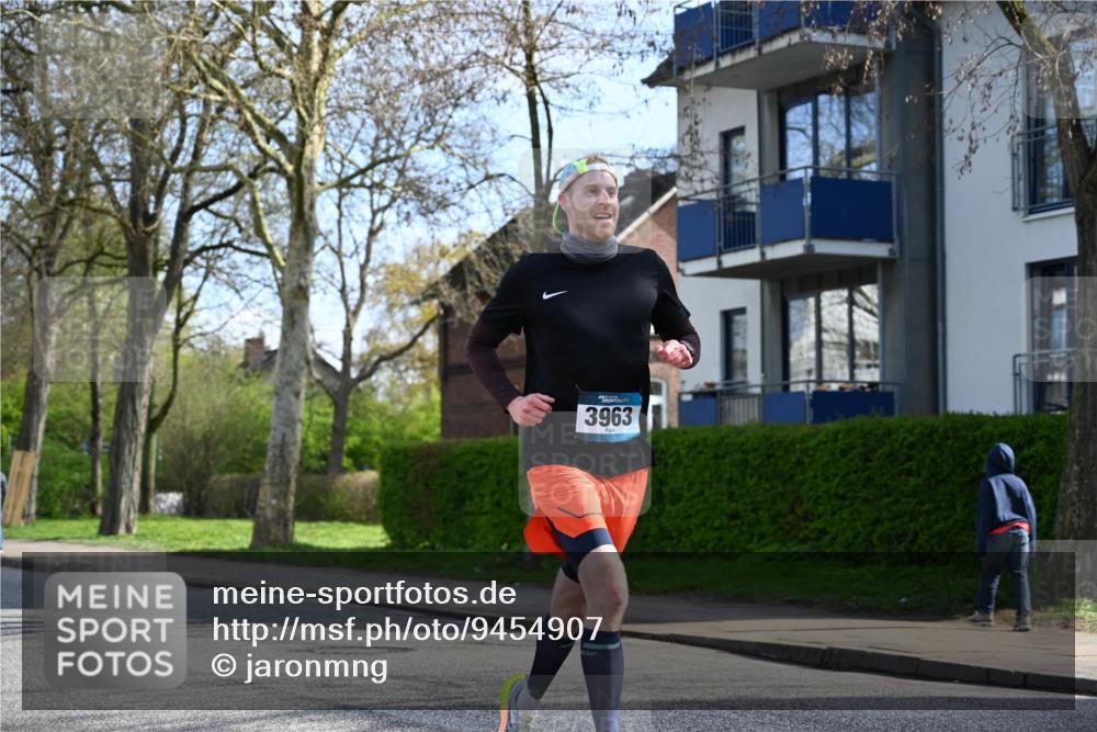 12.04.2026 - 45. Internationalen Wilhelmsburger Insellauf J. Mangold http://msf.ph/oto/9454907 12.04.2026 10:22:38 Ziel 5561, 3963, 5271, 4384, 4291, 2383, 3776 meine-sportfotos.de
