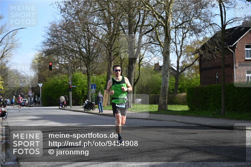 12.04.2026 - 45. Internationalen Wilhelmsburger Insellauf J. Mangold http://msf.ph/oto/9454908 12.04.2026 10:22:39 Ziel 5561, 3963, 5271, 4384, 4291, 2383, 3776 meine-sportfotos.de
