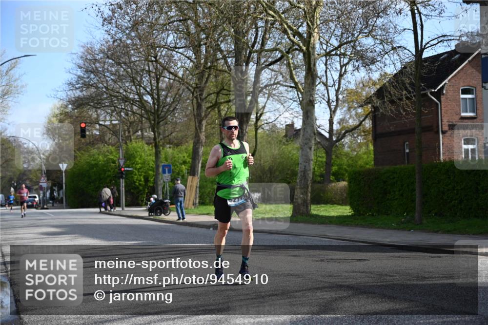 12.04.2026 - 45. Internationalen Wilhelmsburger Insellauf J. Mangold http://msf.ph/oto/9454910 12.04.2026 10:22:39 Ziel 5561, 3963, 5271, 4384, 4291, 2383, 3776 meine-sportfotos.de