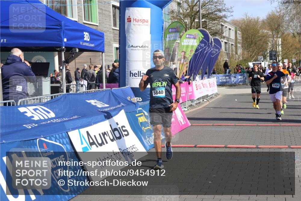 12.04.2026 - 45. Internationalen Wilhelmsburger Insellauf Strokosch-Dieckow http://msf.ph/oto/9454912 12.04.2026 10:43:26 Ziel 5840, 2406, 4377, 3086 meine-sportfotos.de