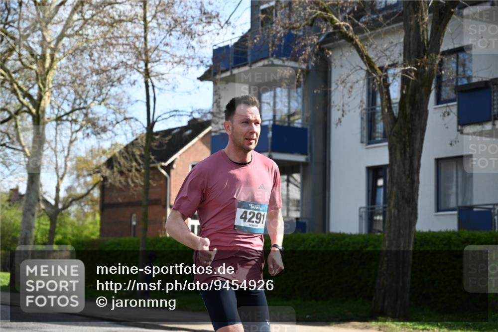 12.04.2026 - 45. Internationalen Wilhelmsburger Insellauf J. Mangold http://msf.ph/oto/9454926 12.04.2026 10:22:52 Ziel 4384, 4291, 2383, 3776, 5812, 4953 meine-sportfotos.de