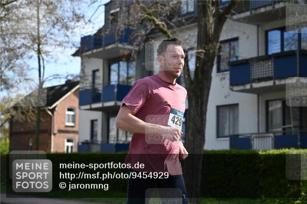 12.04.2026 - 45. Internationalen Wilhelmsburger Insellauf J. Mangold http://msf.ph/oto/9454929 12.04.2026 10:22:52 Ziel 4384, 4291, 2383, 3776, 5812, 4953 meine-sportfotos.de