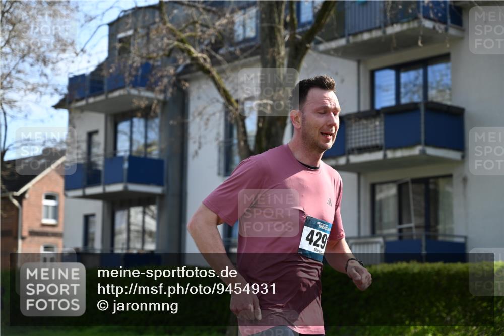 12.04.2026 - 45. Internationalen Wilhelmsburger Insellauf J. Mangold http://msf.ph/oto/9454931 12.04.2026 10:22:53 Ziel 4384, 4291, 2383, 3776, 5812, 4953, 5237 meine-sportfotos.de