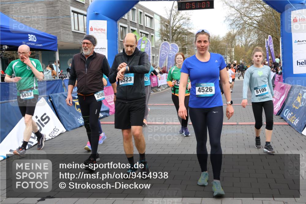 12.04.2026 - 45. Internationalen Wilhelmsburger Insellauf Strokosch-Dieckow http://msf.ph/oto/9454938 12.04.2026 13:04:07 Ziel 4217, 5433, 5430, 5105, 2580, 2412, 5448, 5150, 5668, 5198, 4372, 3737, 3736, 4373, 3883 meine-sportfotos.de