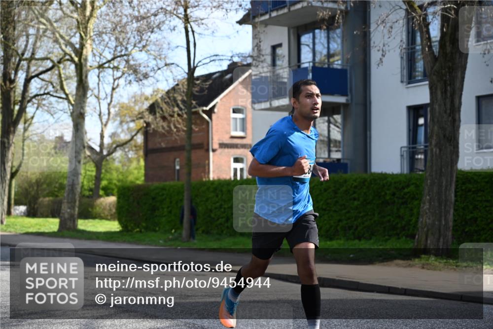 12.04.2026 - 45. Internationalen Wilhelmsburger Insellauf J. Mangold http://msf.ph/oto/9454944 12.04.2026 10:22:57 Ziel 4384, 4291, 2383, 3776, 5812, 4953, 5237, 4381, 4566 meine-sportfotos.de