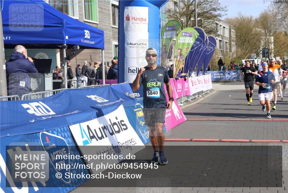 12.04.2026 - 45. Internationalen Wilhelmsburger Insellauf Strokosch-Dieckow http://msf.ph/oto/9454945 12.04.2026 10:43:27 Ziel 5840, 2406, 4377, 3086, 3227, 4974 meine-sportfotos.de