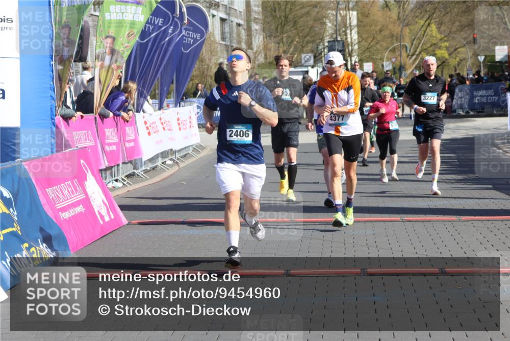 12.04.2026 - 45. Internationalen Wilhelmsburger Insellauf Strokosch-Dieckow http://msf.ph/oto/9454960 12.04.2026 10:43:28 Ziel 5840, 2406, 4377, 3086, 3227, 4974, 5705 meine-sportfotos.de