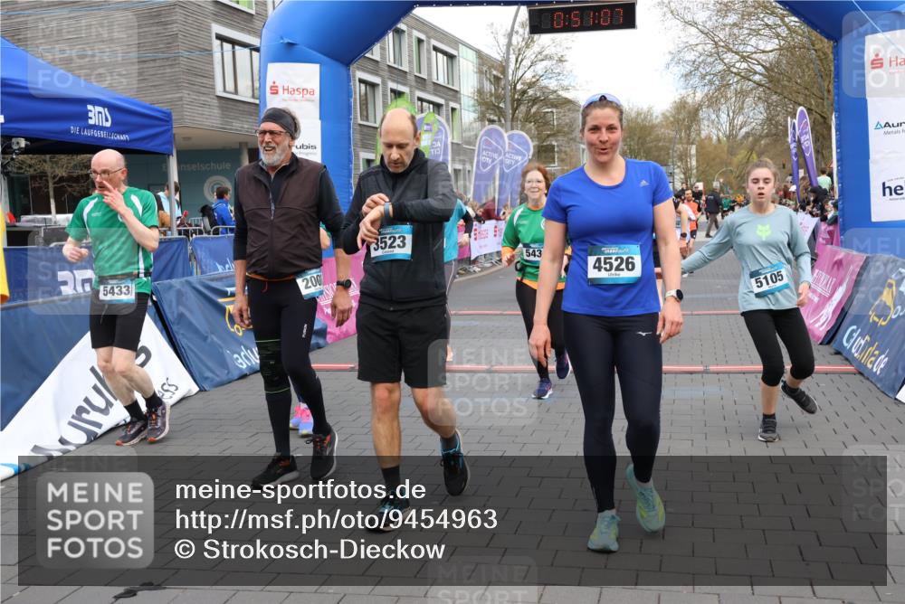 12.04.2026 - 45. Internationalen Wilhelmsburger Insellauf Strokosch-Dieckow http://msf.ph/oto/9454963 12.04.2026 13:04:07 Ziel 4217, 5433, 5430, 5105, 2580, 2412, 5448, 5150, 5668, 5198, 4372, 3737, 3736, 4373, 3883 meine-sportfotos.de
