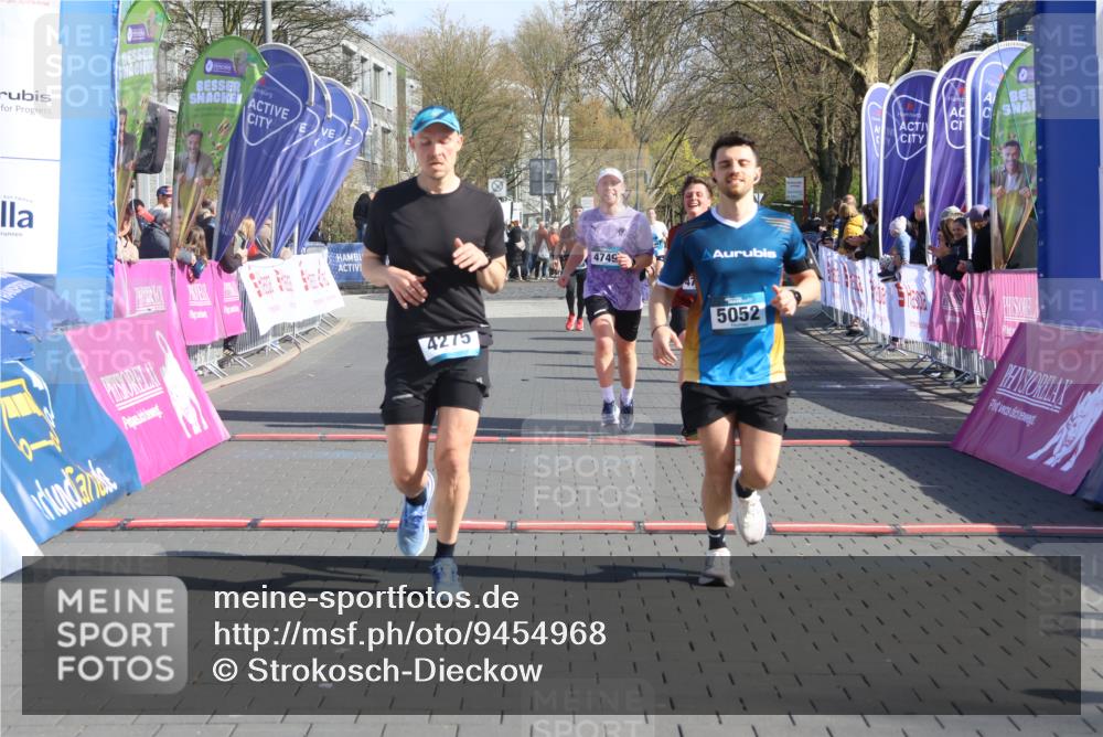 12.04.2026 - 45. Internationalen Wilhelmsburger Insellauf Strokosch-Dieckow http://msf.ph/oto/9454968 12.04.2026 10:30:38 Ziel 3845, 5052, 4275, 4748, 4749 meine-sportfotos.de