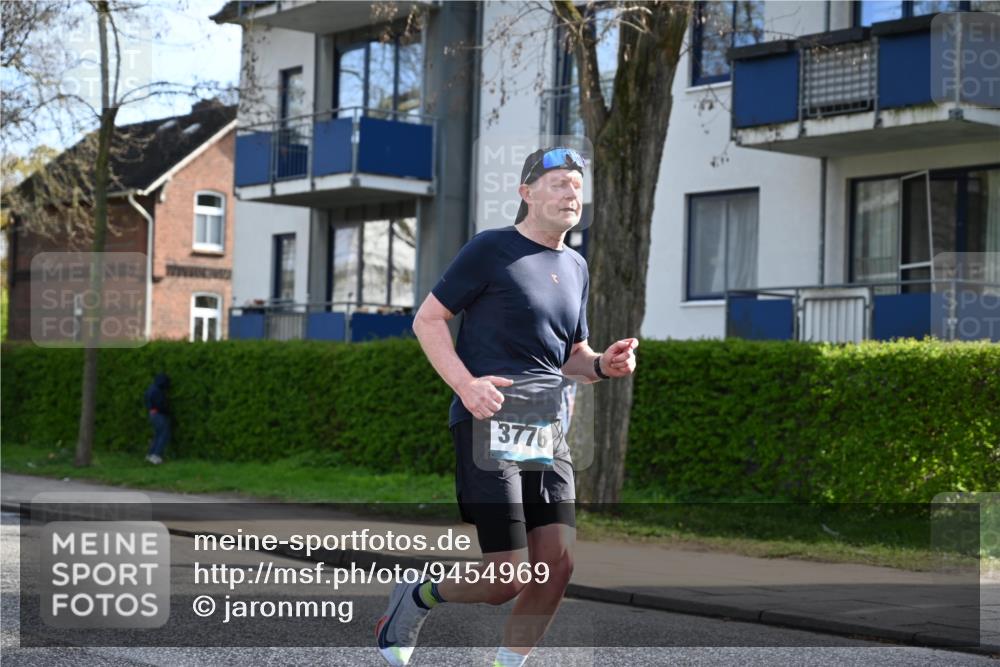 12.04.2026 - 45. Internationalen Wilhelmsburger Insellauf J. Mangold http://msf.ph/oto/9454969 12.04.2026 10:23:17 Ziel 3776, 5812, 4953, 5237, 5237, 4381, 4566, 3561, 4492, 5684, 3476, 2702 meine-sportfotos.de