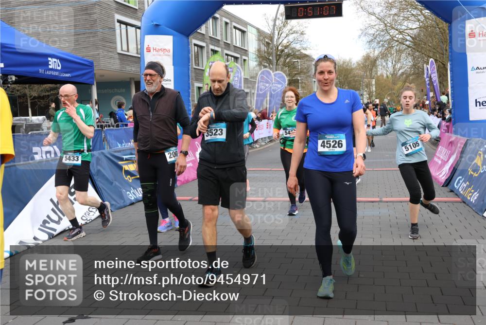 12.04.2026 - 45. Internationalen Wilhelmsburger Insellauf Strokosch-Dieckow http://msf.ph/oto/9454971 12.04.2026 13:04:07 Ziel 4217, 5433, 5430, 5105, 2580, 2412, 5448, 5150, 5668, 5198, 4372, 3737, 3736, 4373, 3883 meine-sportfotos.de