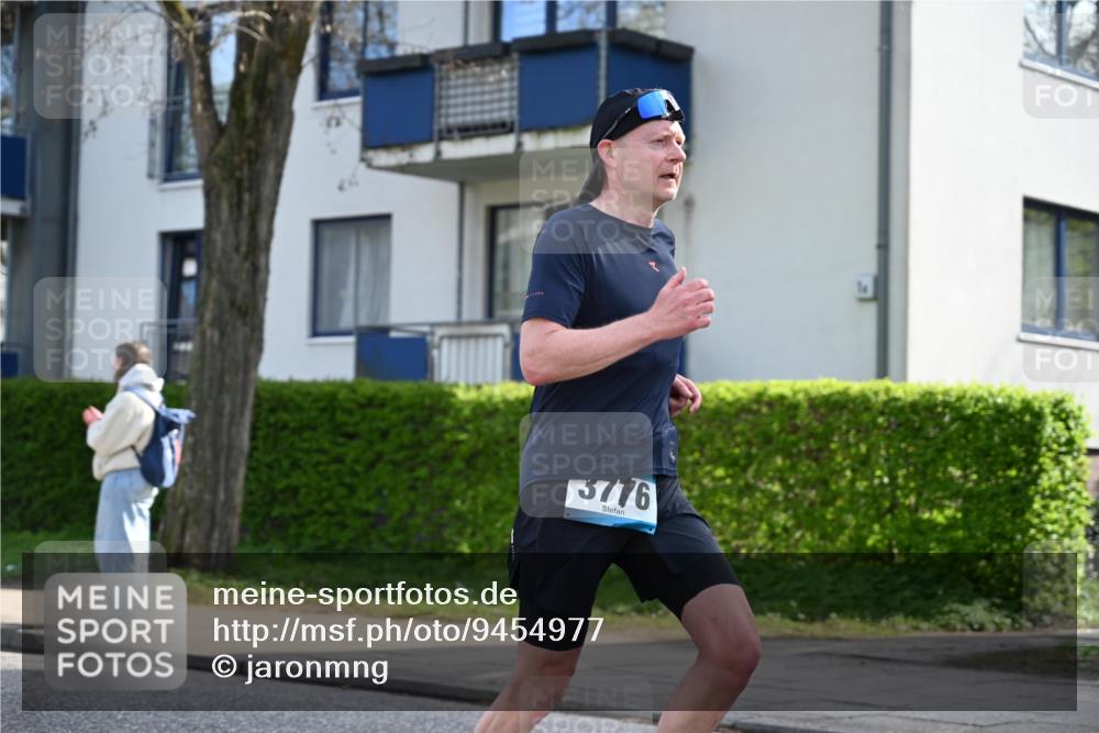 12.04.2026 - 45. Internationalen Wilhelmsburger Insellauf J. Mangold http://msf.ph/oto/9454977 12.04.2026 10:23:18 Ziel 3776, 5812, 4953, 5237, 4381, 4566, 3561, 4492, 5684, 3476, 2702, 3351 meine-sportfotos.de