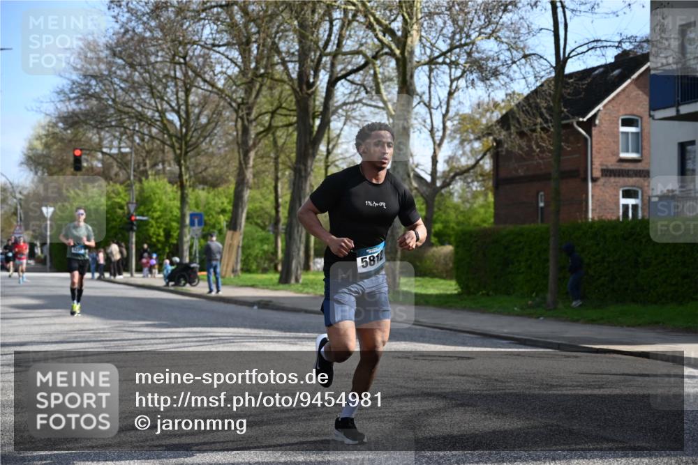 12.04.2026 - 45. Internationalen Wilhelmsburger Insellauf J. Mangold http://msf.ph/oto/9454981 12.04.2026 10:23:26 Ziel 3776, 5812, 4953, 5237, 4381, 4566, 3561, 4492, 5684, 4492, 5684, 3476, 2702, 3476, 2702, 3351 meine-sportfotos.de