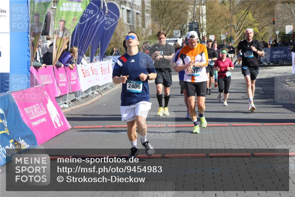 12.04.2026 - 45. Internationalen Wilhelmsburger Insellauf Strokosch-Dieckow http://msf.ph/oto/9454983 12.04.2026 10:43:28 Ziel 5840, 2406, 4377, 3086, 3227, 4974, 5705 meine-sportfotos.de
