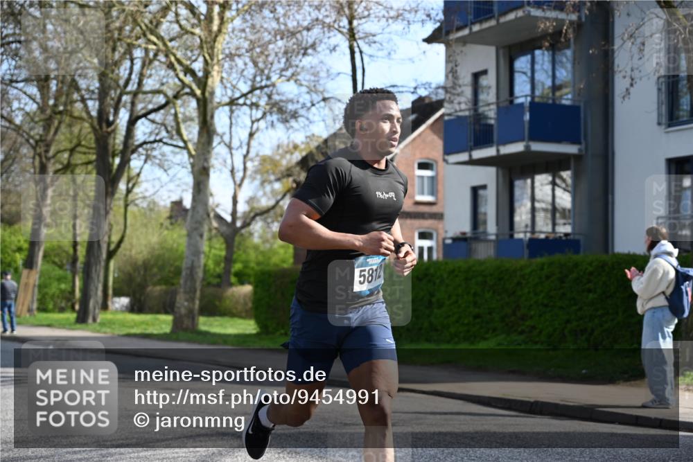 12.04.2026 - 45. Internationalen Wilhelmsburger Insellauf J. Mangold http://msf.ph/oto/9454991 12.04.2026 10:23:26 Ziel 3776, 5812, 4953, 5237, 4381, 4566, 3561, 4492, 5684, 4492, 5684, 3476, 2702, 3476, 2702, 3351 meine-sportfotos.de