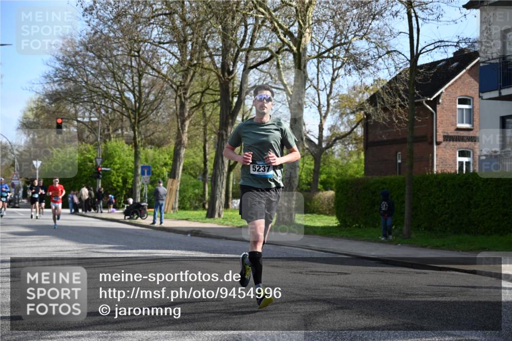12.04.2026 - 45. Internationalen Wilhelmsburger Insellauf J. Mangold http://msf.ph/oto/9454996 12.04.2026 10:23:30 Ziel 5812, 4953, 5237, 4381, 4566, 3561, 4492, 5684, 3476, 2702, 3351, 3351 meine-sportfotos.de