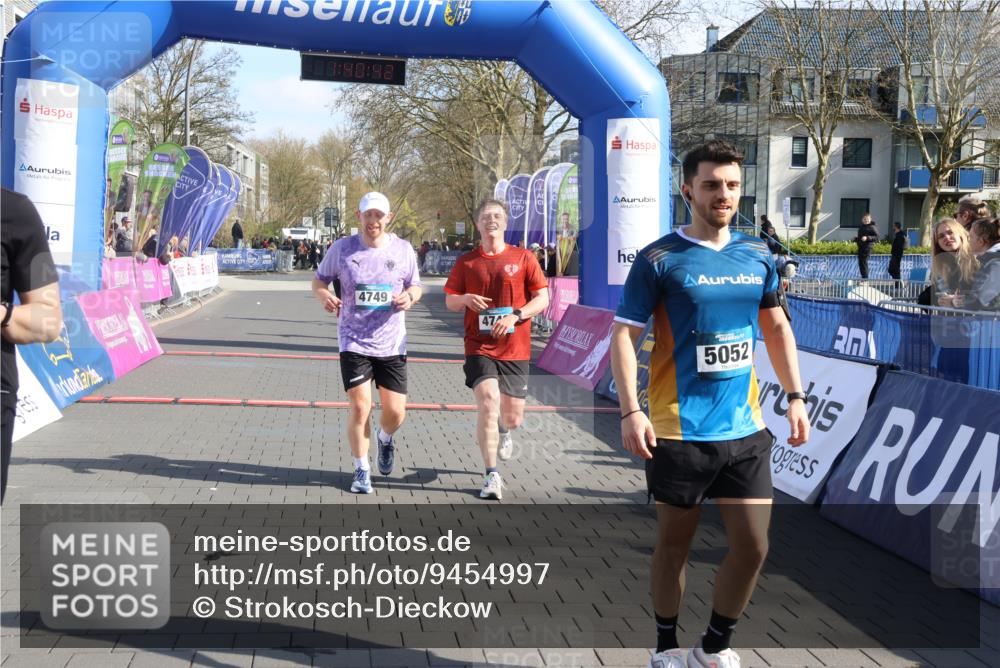 12.04.2026 - 45. Internationalen Wilhelmsburger Insellauf Strokosch-Dieckow http://msf.ph/oto/9454997 12.04.2026 10:30:41 Ziel 5052, 4275, 4748, 4749, 3081, 3958 meine-sportfotos.de