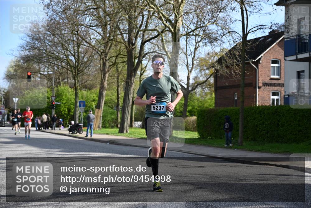 12.04.2026 - 45. Internationalen Wilhelmsburger Insellauf J. Mangold http://msf.ph/oto/9454998 12.04.2026 10:23:30 Ziel 5812, 4953, 5237, 4381, 4566, 3561, 4492, 5684, 3476, 2702, 3351, 3351 meine-sportfotos.de
